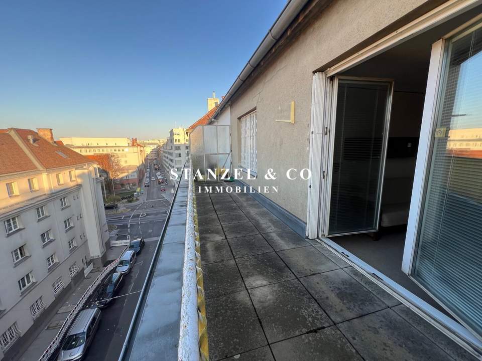 SONNIGES DACHGESCHOSS MIT GROSSER TERRASSE