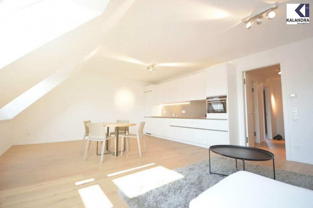 360° TOUR // MÖBLIERTE DACHGESCHOSS-WOHNUNG