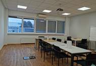 Büro mit großem Lager direkt bei der A22