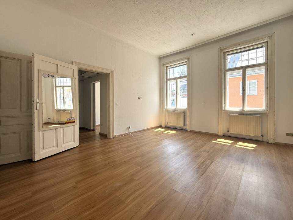 City-Wohnung mit Potenzial im 3. Liftstock: Hohe Räume, viel Licht und flexible Raumgestaltung