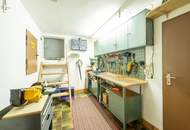 Stilvolles Ein- Zweifamilienhaus mit Doppelgarage und großen Garten