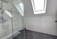 Klassisches Dreigiebelhaus mit eigenem Sonnen- Salar- Heizkraftwerk in Ruhelage an einer Sackgasse