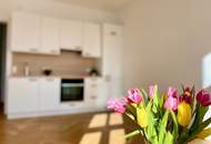 FÜR ALTBAU-LIEBHABER:INNEN! WUNDERSCHÖN RENOVIERTE HELLE UND RUHIGE WOHNUNG