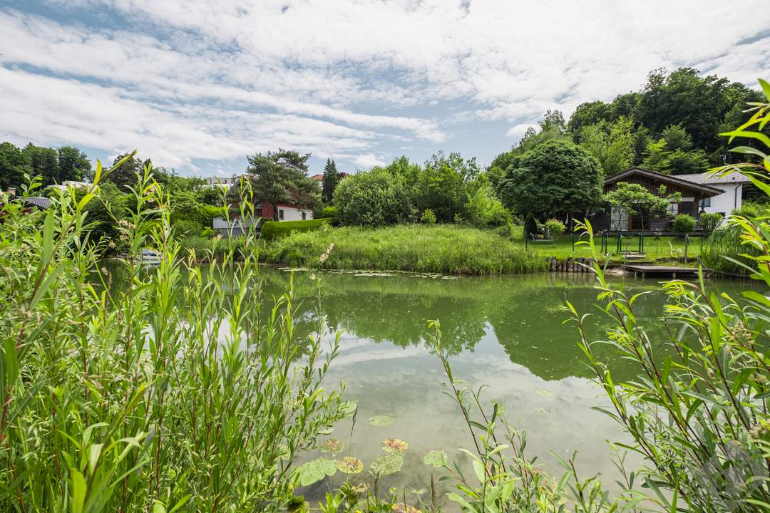 Naturlage an der Fischach: Baugrundstück mit bewilligtem Öko-Haus