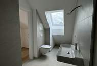 EINSTÜCK HIMMEL NUR FÜR SIE - 60 m2 uneinsichtiger Dachterrasse - Wohnküche, 3 Schlafzimmer, 2 Bäder, WC auf 2 Ebenen - FBH, Solaranlage und Wärmepumpe