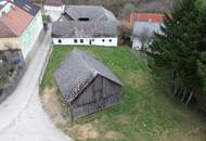 Originales Bauernhaus mit Nebengebäuden
