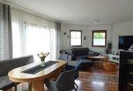 Wohnhaus in Siedlungsrandlage fast im Grünen mit Hochterrasse und kleinem Schwimmteich