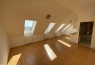 Helle 2-Zimmer-Dachgeschosswohnung – Sofort verfügbar!