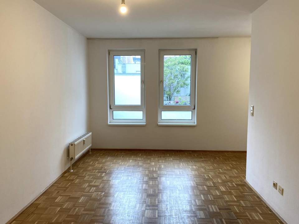 Hofseitige 2-Zimmer-Wohnung im 2. Liftstock in Westbahnhof-Nähe