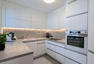Hochwertig renovierte 4-Zimmer-Dachgeschosswohnung mit Berglick in Vandans | 88m² Wfl. | 1 Garagenstellplatz & 1 Außenstellplatz | ruhige Sackgassenlage