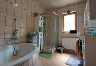 Einfamilienwohnhaus mit Pool