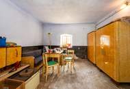 Einfamilienhaus mit großem Grundstück und Nebengebäuden