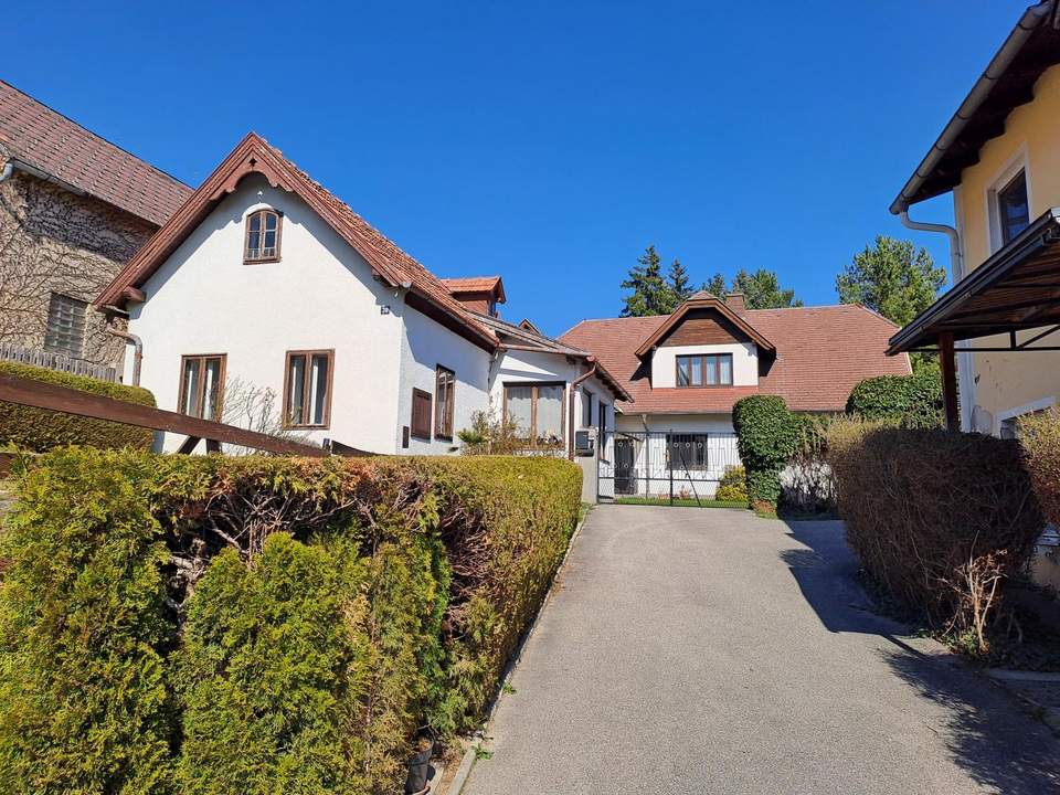 Sanierungsbedürftiges Haus mit einem schönen großen Garten