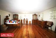 Charmantes Bauernsacherl mit Nebengebäuden - Dorfgebietwidmung, großzügigem Baugrundstück und Grünland