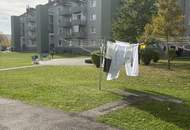 Helle, praktisch geschnittene 2-Raum-Wohnung in ruhiger und beliebter Lage von Wels – mit eigenem Parkplatz, durchdachter Ausstattung und entspannender grüner Aussicht!