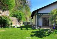 Unterkellerter Bungalow mit traumhaftem Garten u. Doppelgarage in zentraler Lage!