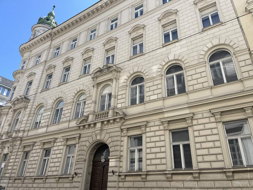 TRAUM ALTBAUWOHNUNG MIT TERRASSE DIREKT BEI KARLSKIRCHE