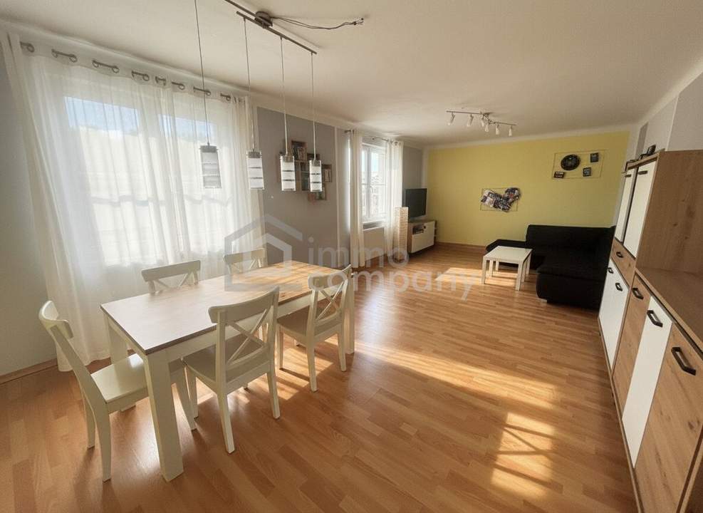 Wohnkomfort! Modernisiertes Einfamilienhaus auf Doppelgrundstück in Lassee, Garten, Carport &amp; Salzwasserpool!