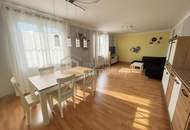 Wohnkomfort! Modernisiertes Einfamilienhaus auf Doppelgrundstück in Lassee, Garten, Carport &amp; Salzwasserpool!