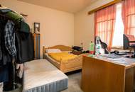 Geräumiges Haus mit Potenzial und großem Garten in Theiß !