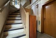 Attraktives Baugrundstück mit sanierungsbedürftigem Haus – Perfekt für Bauträger