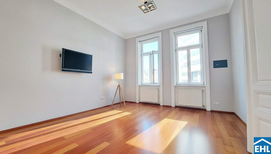 Stylish period apartment filled with light in a central location!