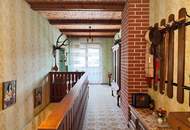 Retro-Charme mit vielen Räumen – Großzügiges Haus zur Sanierung