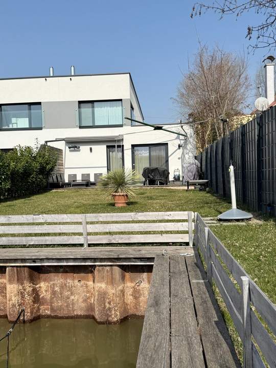 Wohnen am Wasser- Exklusive Doppelhaushälfte mit privatem Bootsanlegeplatz