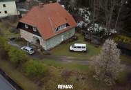 Großzügiges Wohnhaus auf großem Grundstück in idyllischer Lage! Sanierungsbedürftig!