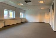 *RENDITEOBJEKT* Vielseitiges Gewerbeobjekt mit Lagerflächen, Büros und Arbeiterwohnungen am Stadtrand