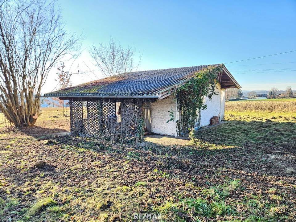 Ferienhaus auf großzügigem Baugrundstück