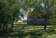 "Zauberhafter Dreikanthof mit großem Gartenparadies bei Tulln"