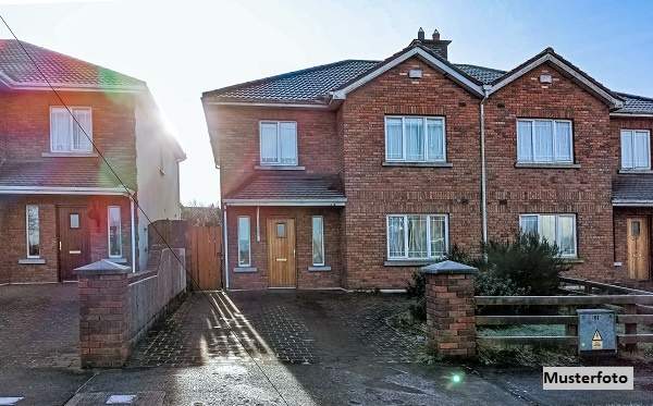 +++ Familienfreundliche Doppelhaushälfte mit Doppelstellplatz außen - ruhig &amp; zentral +++