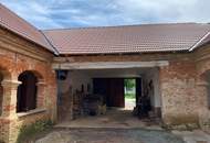 Traditioneller Vierkanthof im Dornröschenschlaf