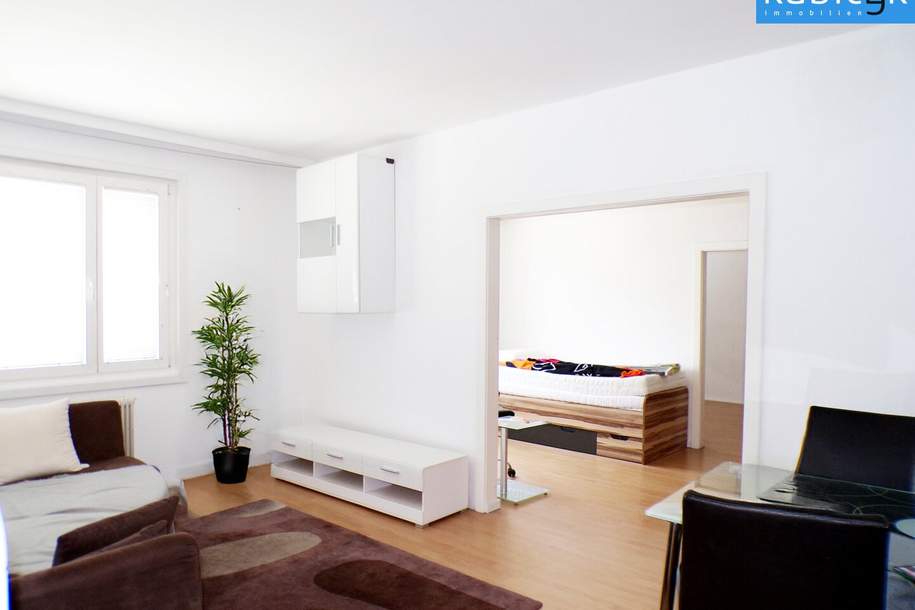 wohnesszimmer-mit-blick-zu-den-durchgangszimmern