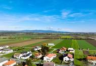 Charmantes Einfamilienhaus in idyllischer Hanglage – Wohnen am Waldrand in Jabing