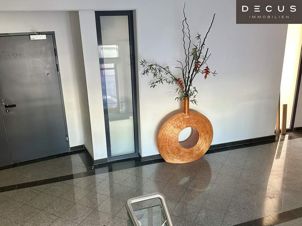 + + + MODERNES BÜROHAUS + + + ca. 1.400 m² + + + NÄHE LIEBLGASSE + + +