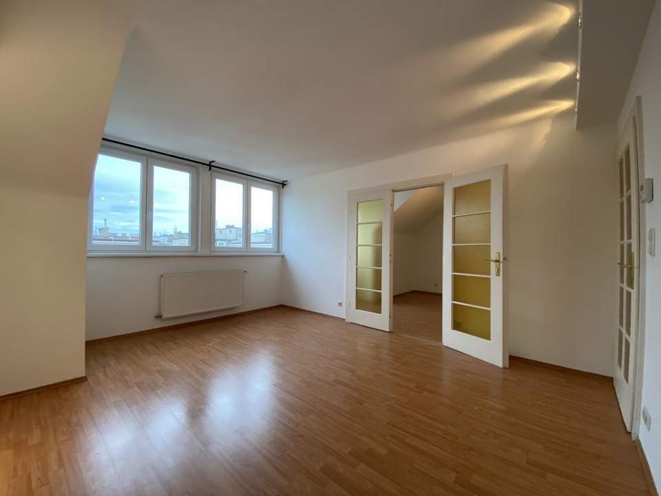 Elegante Dachgeschosswohnung im Botschaftsviertel – beim Belvedere, mit Hofruhelage