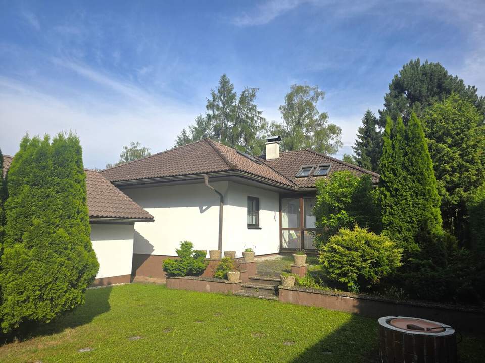 Top gepflegter Bungalow mit idyllischem Garten