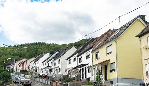 Zwei moderne Reihenhäuser (Bj. 2022) – eines nahezu fertiggestellt