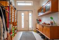 Dachgeschosswohnung in Ruhelage mit traumhaftem Grünblick, eigenem Garten und Garage