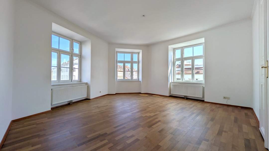 Helle 4-Zimmer-Altbauwohnung mit Kamin und beeindruckendem Ausblick