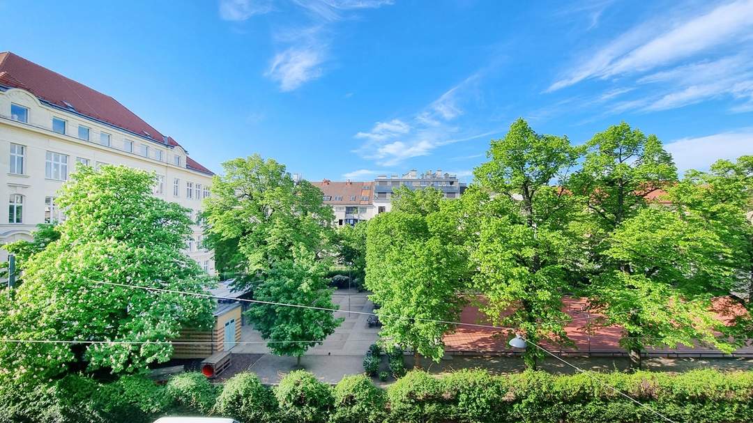 *** ERSTBEZUG DIREKT AM PARK - HELLER ALTBAU HOCHWERTIG SANIERT - ABSOLUTE RUHELAGE ***