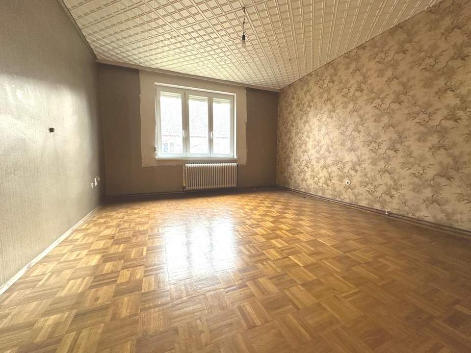 Teilsanierungsbedürftige 3-Zimmerwohnung mit guter Anbindung
