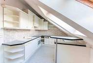 Dachgeschoßwohnung mit Balkon und Ausblick in Gründerzeithaus