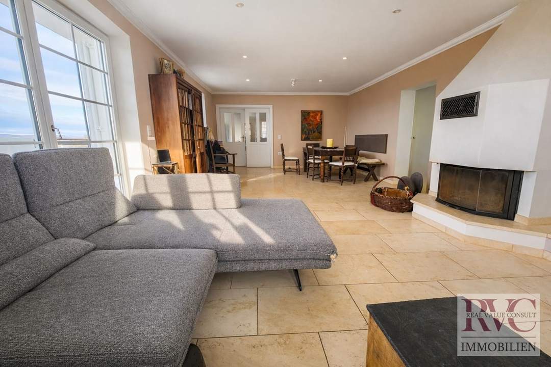 Exklusives, großzügiges Wohnhaus auf einem 1.600 m2 großen Grundstück, Pool &amp; traumhaften Weitblick