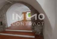 WOHN-UND GESCHÄFTSHAUS AUS DEM 16. JAHRHUNDERT IM HERZEN VON LANGENLOIS 100 m Kellerröhre, Nebengebäude, Innenhof, Geschäftslokale, usw.