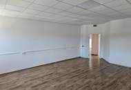 540 m² große und helle Büro- oder Geschäftsfläche im EK-West in 3300 Amstetten/Greinsfurth zu MIETEN