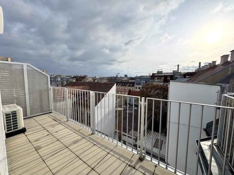 Dachgeschoss Maisonette mit hofseitiger Terrasse - Klimatisiert