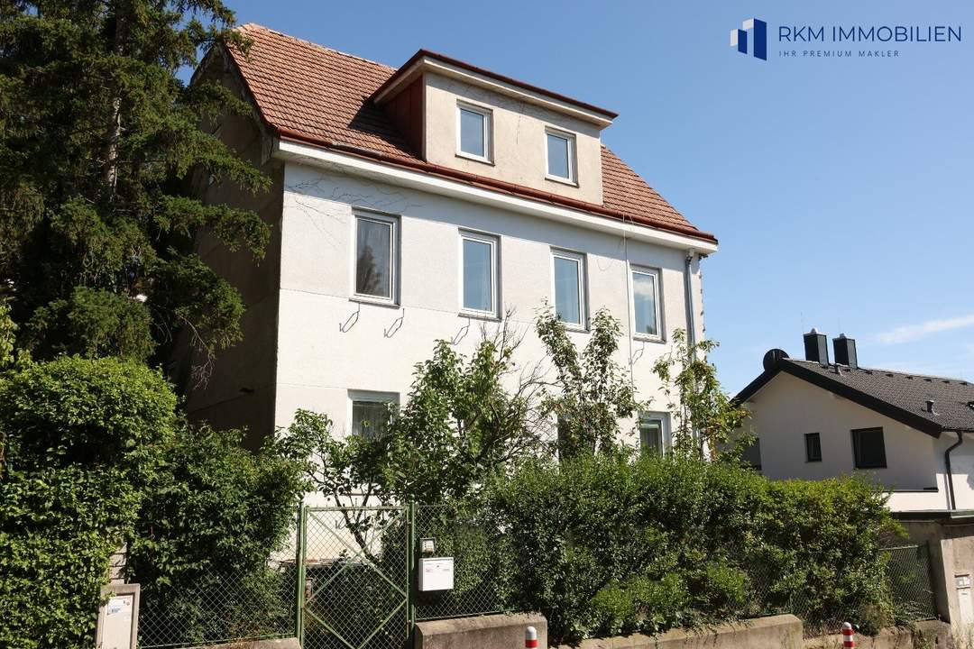Geräumiges Mehrfamilienhaus in TOP Lage, 9 Zimmer, Garten, Balkon und Garage